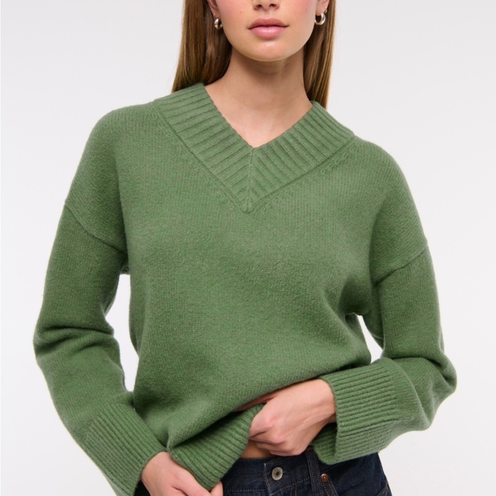 Abercrombie & Fitch Green High V-Neck Sweater Size Small